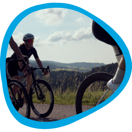 Thumbnail von Bike & Wine, sichtbar sind drei Radfahrerinnen auf Rennrädern im Mühlviertel